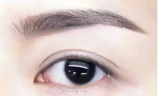 美瞳线这么美，为什么你的美瞳线不上色