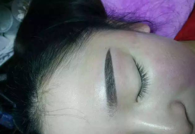 粉雾眉