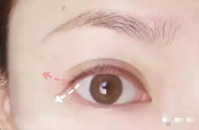 有了没有尾巴的美瞳线，老式眼线和美瞳都过时了